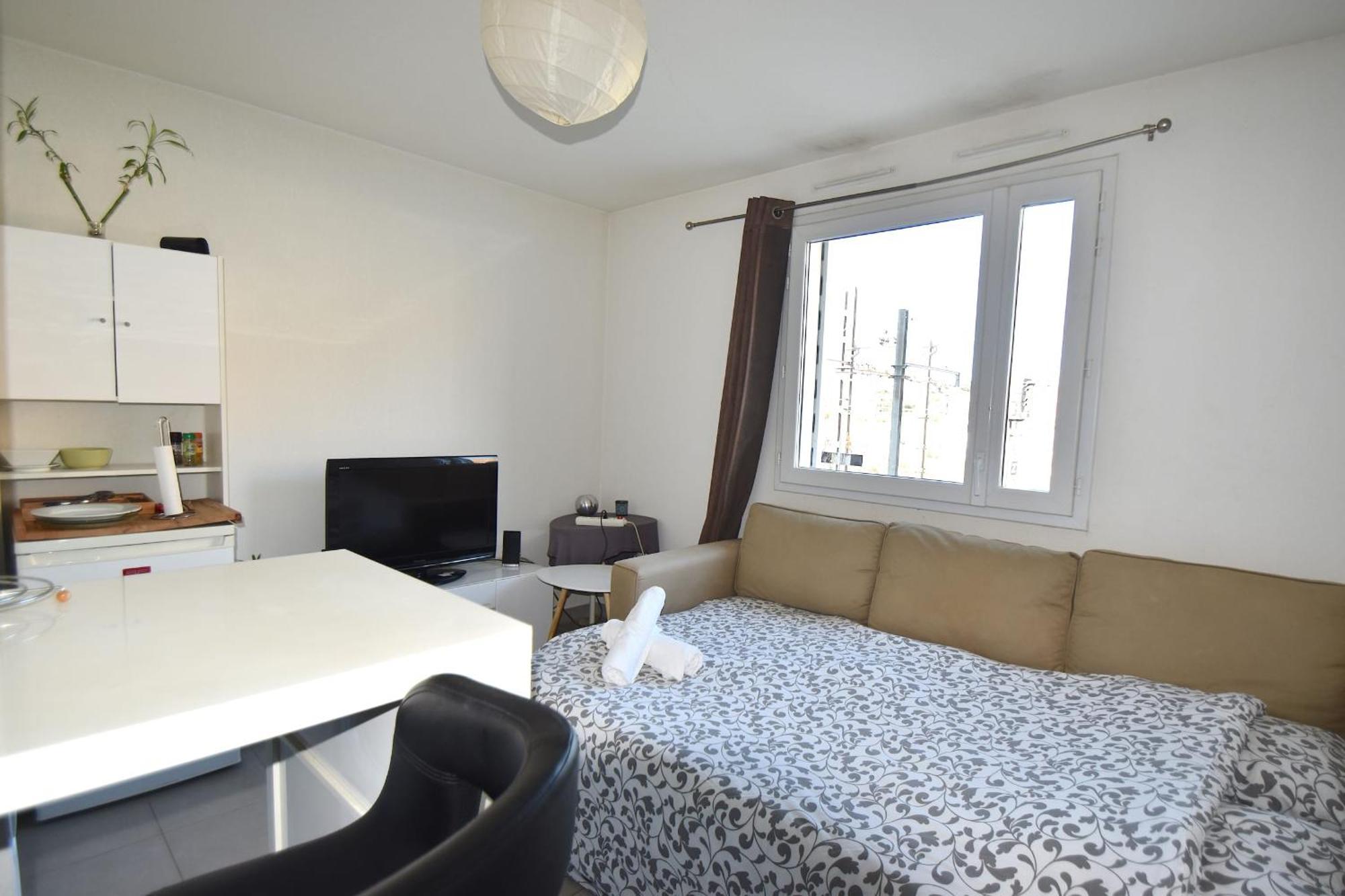 Studio Gare St Roch 1Er Etage - Air Rental Montpellier Exterior photo